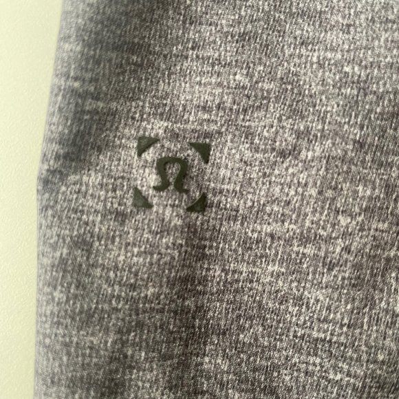 Lululemon T.H.E. Short linerless Size Large - Picture 4 of 5